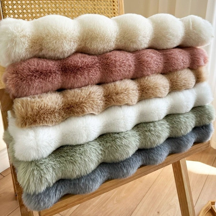 Runder Plüschteppich im cremefarbenen Kaninchen-Stil